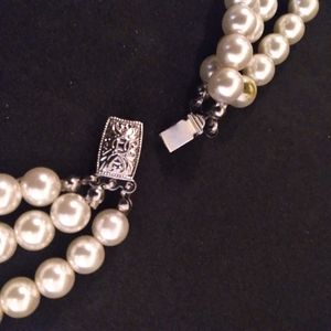 A Lot of Faux Pearl Fashion Necklaces  (5)